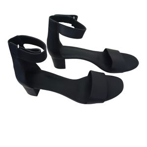 Vince Camuto by Vero Cuoio blck heel sandals size 6
